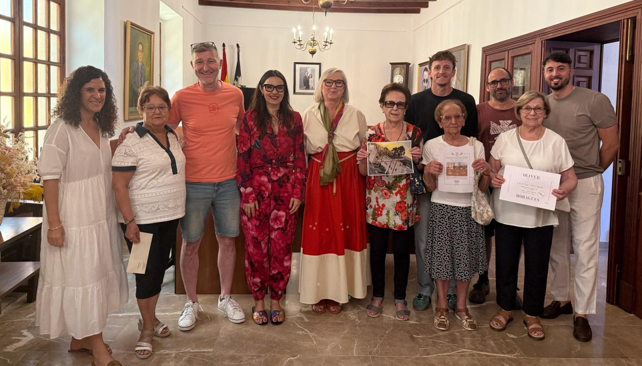 Batlessa, Aodl, representats de les empeses que han fet possible la inicitiva, persones guanyadores i el president de l'Associació de Comerç i Empresa d'Algaida