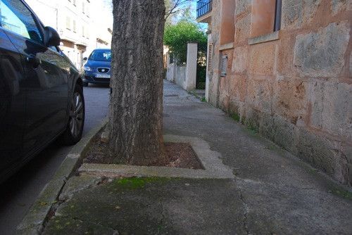Obres de millora de voravies i paviment del carrer Tanqueta 
