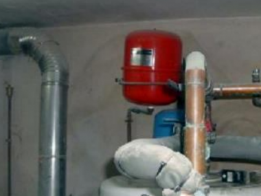 Projecte d'instal·lació de plaques tèrmiques per a la producció d'aigua calenta sanitària als vestidors del Camp Municipal d'Esports des Porrassar