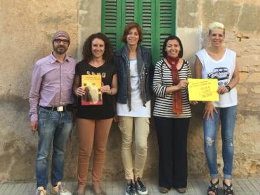 El mercadet solidari de llibres de segona mà recapta 180 euros per a la Fundació Campaner