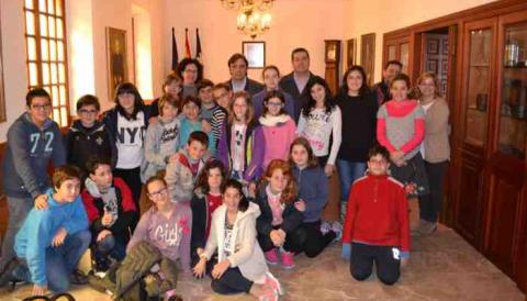 Els alumnes del CEIP Pare Bartomeu Pou visiten l'Ajuntament d'Algaida